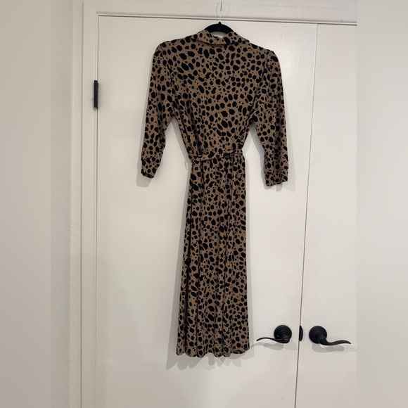 Kaileigh Animal Print Midi Dress w/ Adjustable Tie Belt – Size Small - Picture 2 of 4